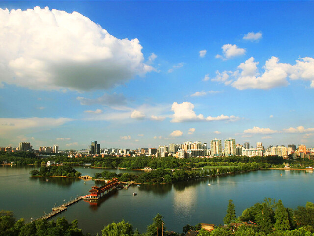 千龙湖位于望城县格塘乡,距离长沙市去大约30公里的车程,离市区并不